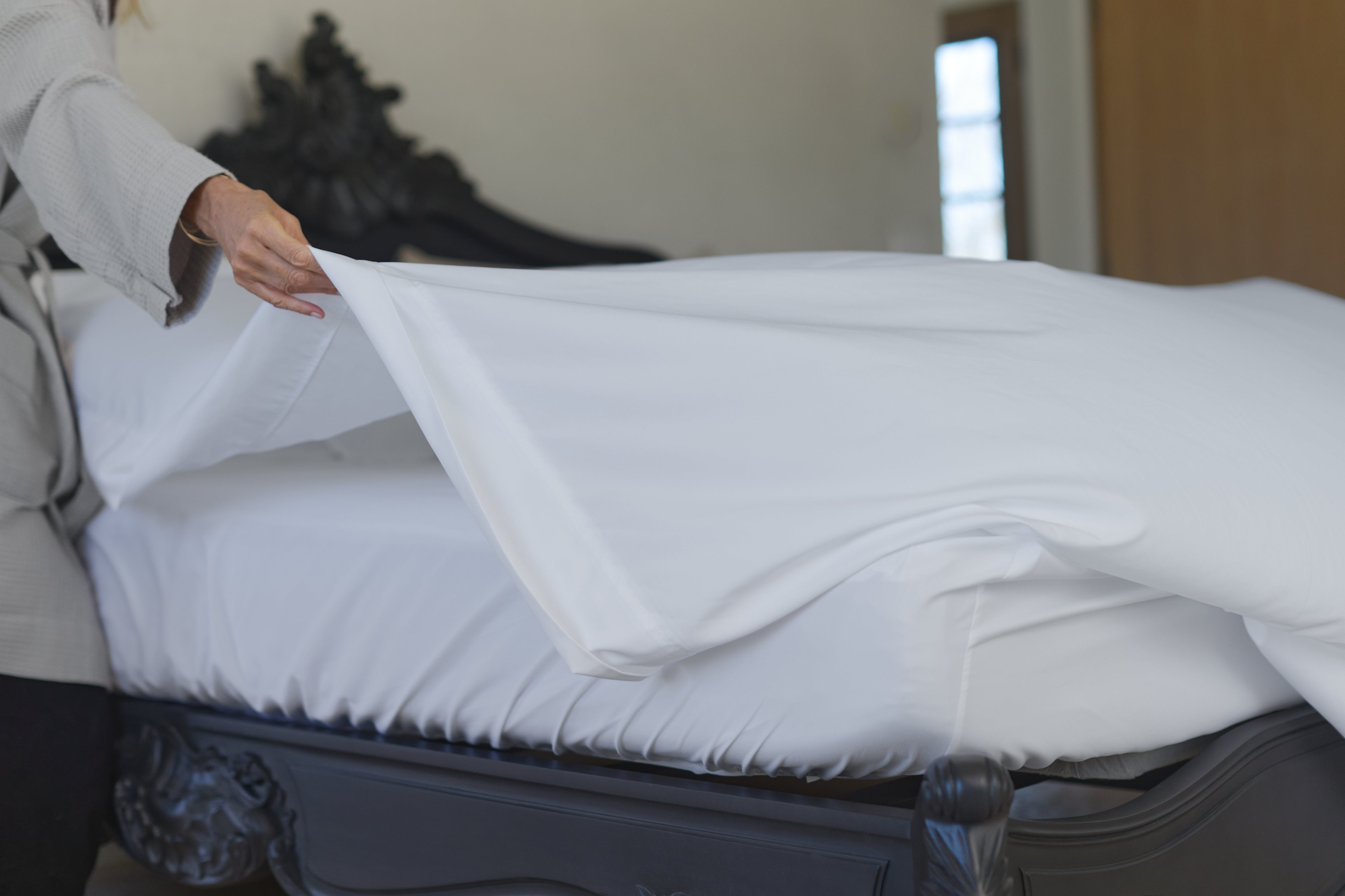 Best Bed Sheets for Adjustable Beds (and Why Most Pop Off)