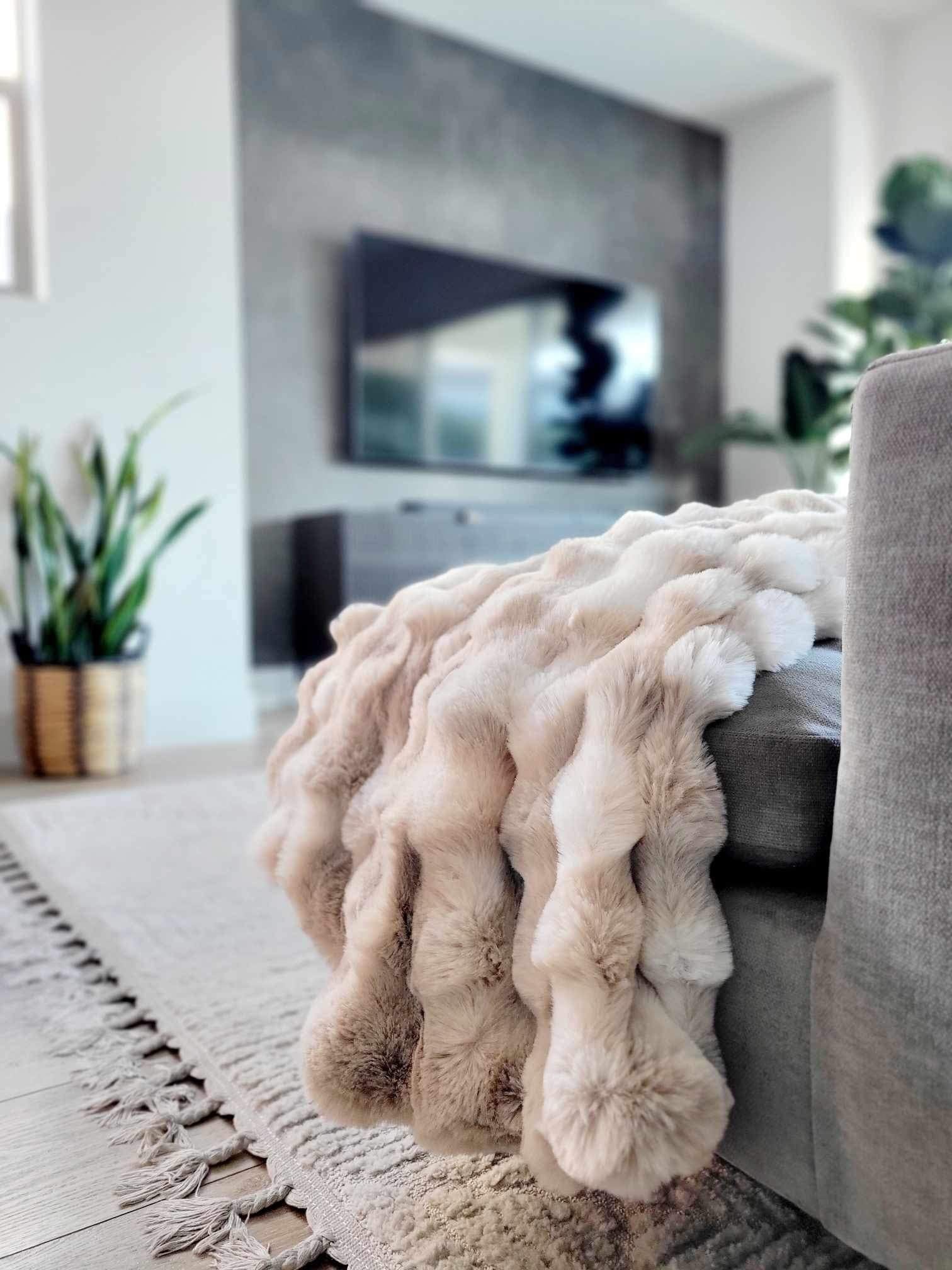 DreamFit Throw Blanket
