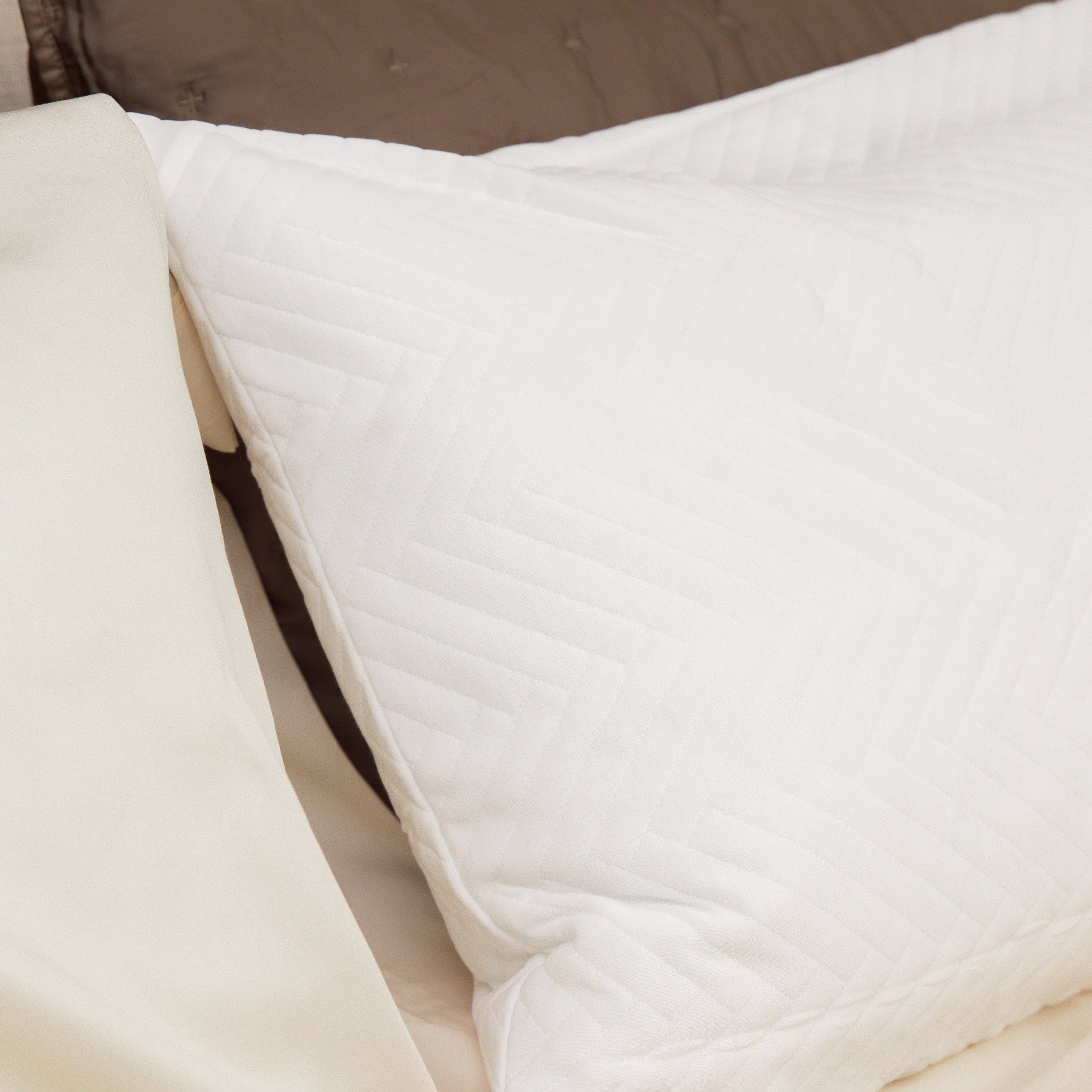 DreamFit® Pillow Protectors Waterproof Pillow Protector | DreamCool® Collection Protective Pillow Covers For Spills - Waterproof Cooling Protector